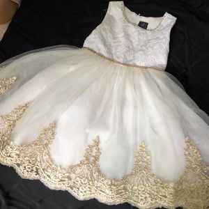 Holiday ChantillyPlace Cream/gold embroider sz 7